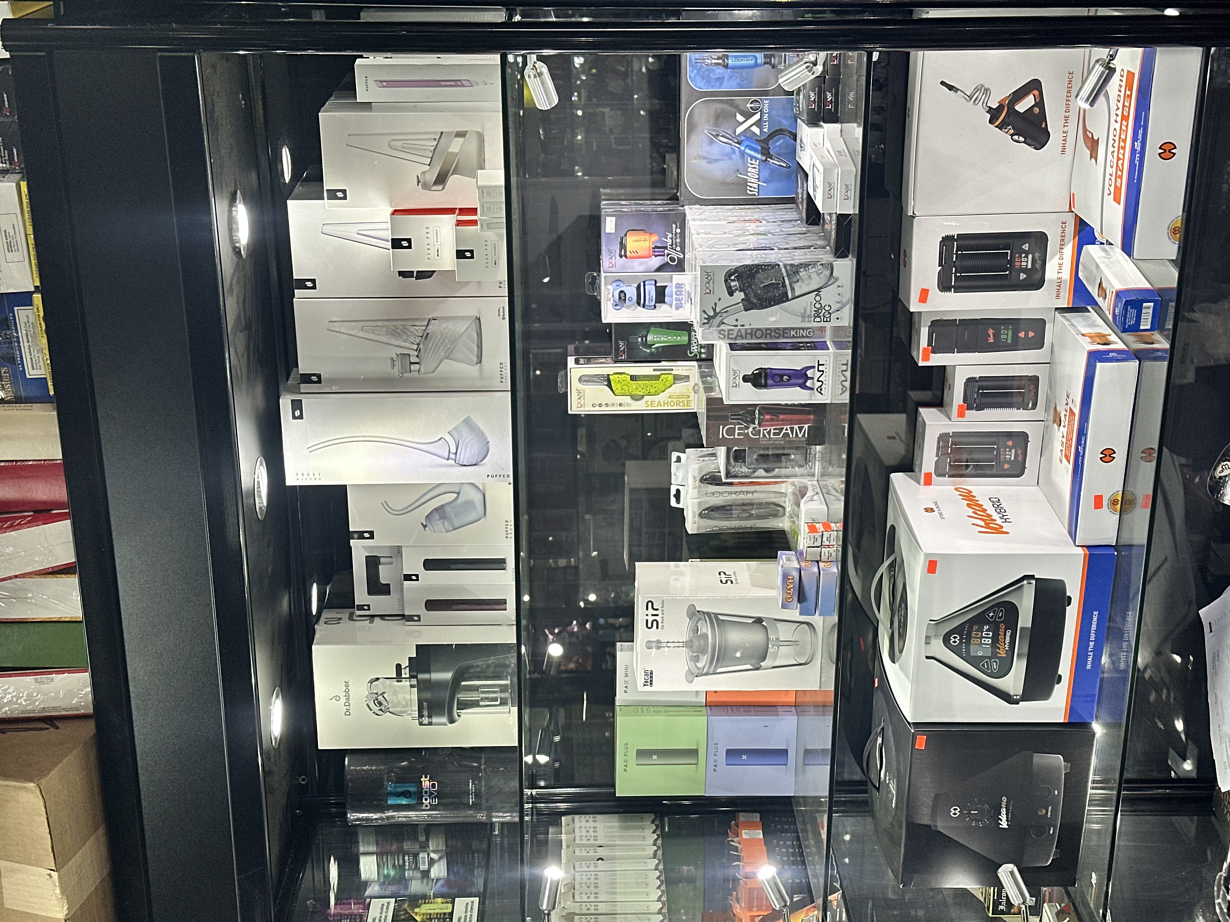 Vaporizer and dab rig display case
